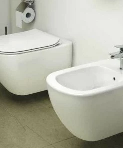 Paire De Sanitaires Suspendus Série AcquaBlade Tesi Par Ideal Standard Avec Siège Slim Soft Close White Seta